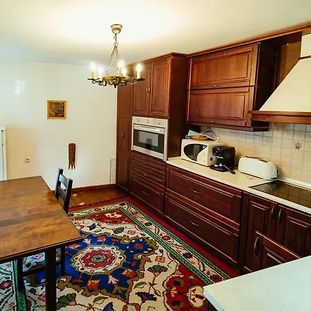 فيلة Zoev House *