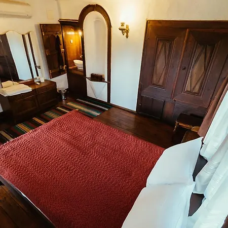 Zoev House