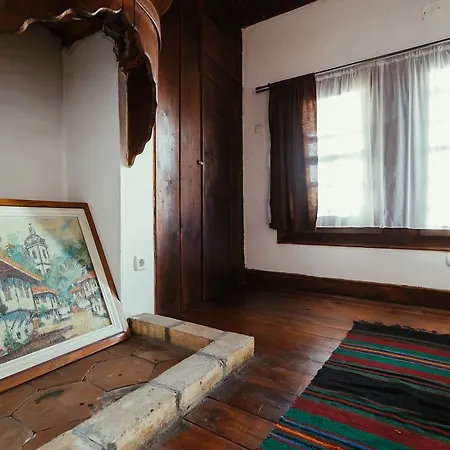 Zoev House
