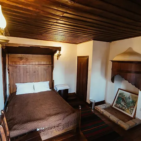 Zoev House