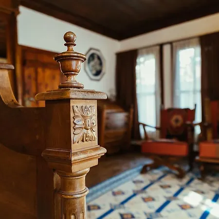 Zoev House