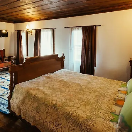 Zoev House