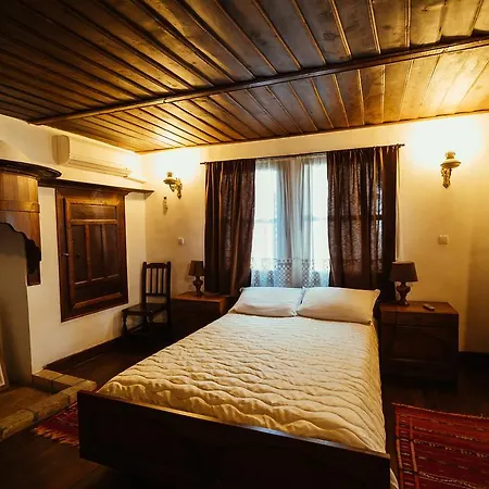 Zoev House *