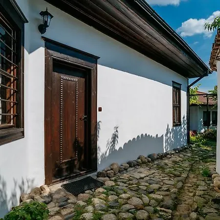 فيلة Zoev House *
