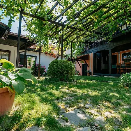 Zoev House